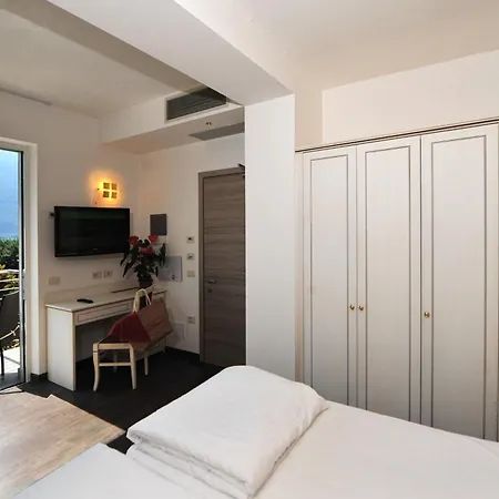 Sogno Del Benaco 4* 리몬네술가르다